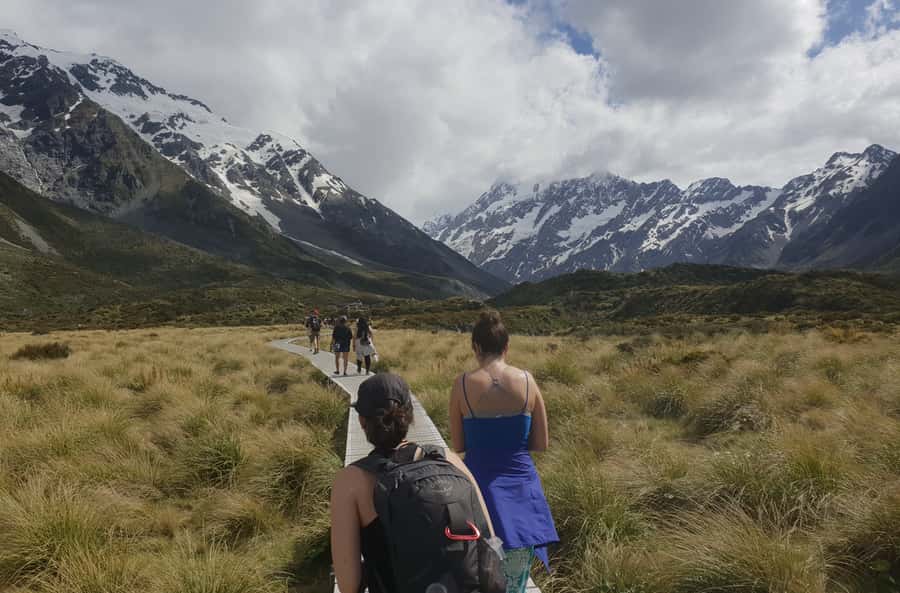 From Christchurch: Mount Cook & Lake Tekapo Day Tour & Lunch - Lake Pukaki and the first great mountain views