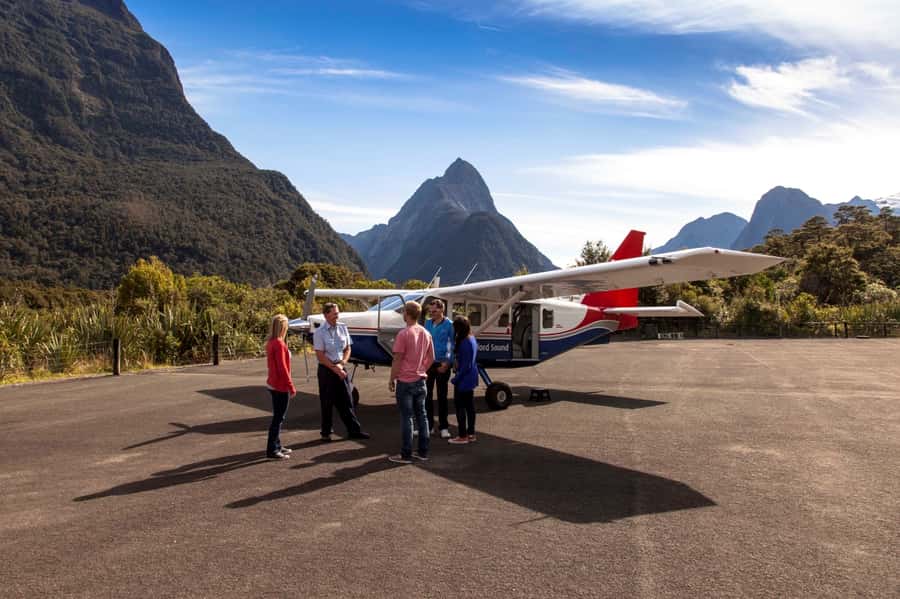 From Queenstown: Milford Sound Day Trip with Cruise & Flight - The food question needs planning