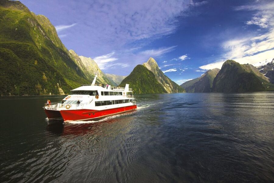 From Queenstown: Milford Sound Flight and Cruise with Lunch - The 1-hour-45-minute small-boat cruise