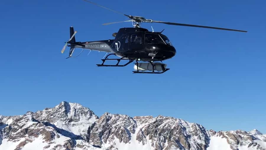 From Queenstown: Mount Cook Heli-Hike and Bus Tour Combo - Lindis Pass and Omarama: useful stops on a long day