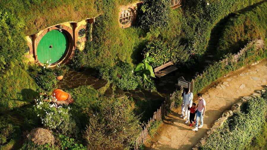 From Rotorua: Hobbiton Movie Set Tour with Festive Lunch - Key points to know before you book