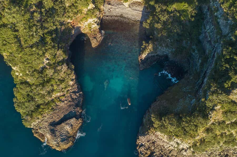 From Tairua: 2 Hour Cathedral Cove Tour with Local Guide - Why this Tairua boat trip is worth considering