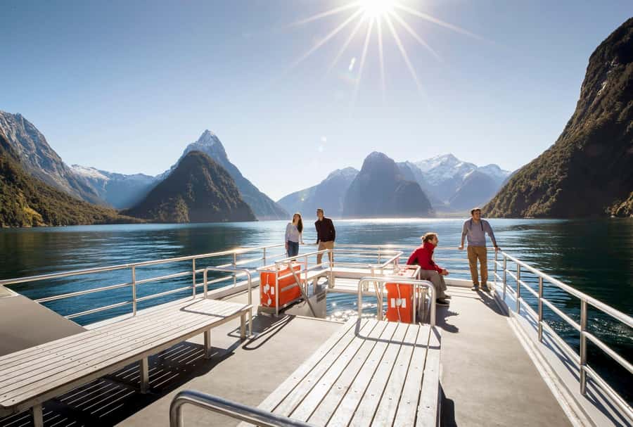From Te Anau: Milford Sound Premium Bus Tour and Cruise - Lunch, coffee, and the practical trade-offs