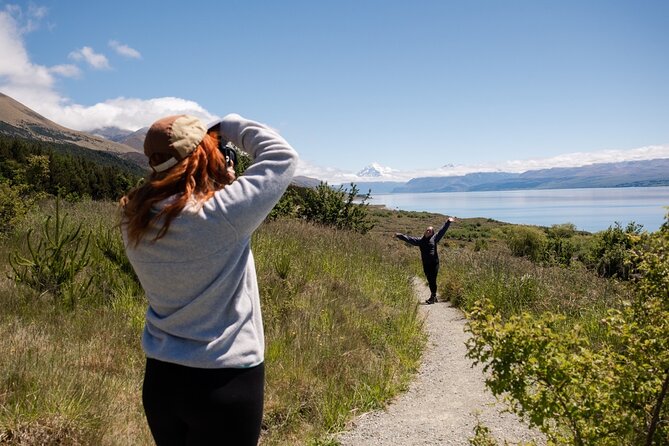 Full-Day Guided Sightseeing Tour of Mount Cook from Queenstown - Lake Pukaki: the first great view of Aoraki