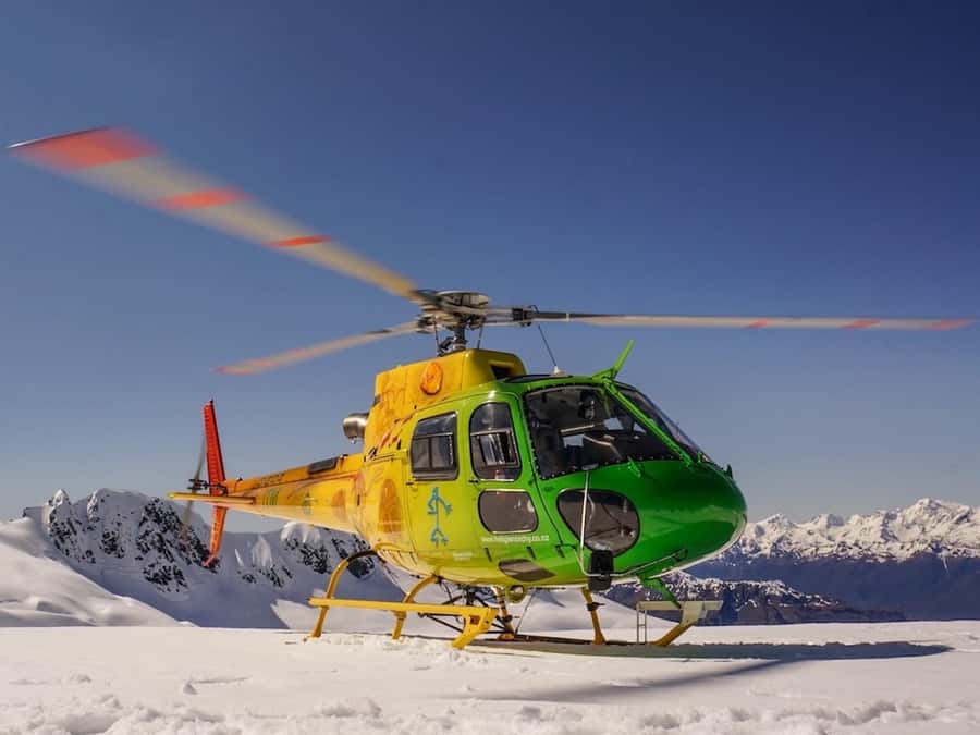 Glenorchy: 25-30 Minute Snow Landing Helicopter Experience - Flying over Glenorchy’s mountains and valleys