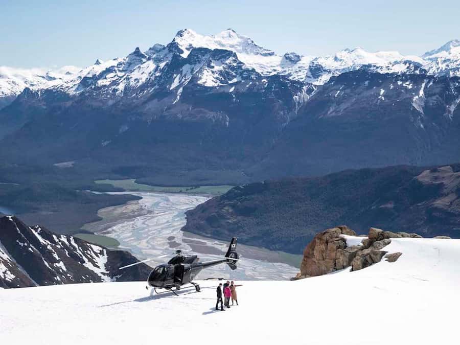 Glenorchy: 25-30 Minute Snow Landing Helicopter Experience - What the pilot and guide add