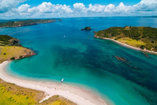 Group tour to Bay of Islands return from Auckland - The Hole in the Rock and the open sea