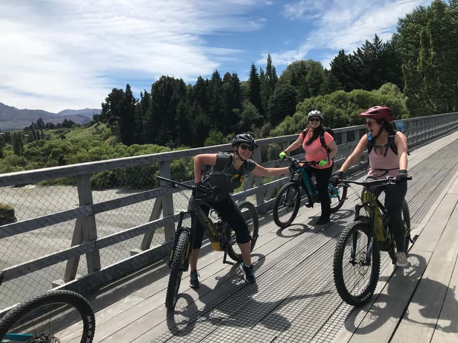Guided Scenic E-bike Tour - Ride to the Lake - A small group with practical extras
