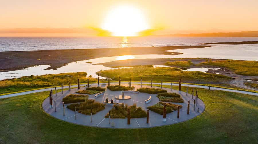 Hawke's Bay: Self Guided Coast to Vineyards Cycle Tour - From Napiers Marine Parade to the open coast