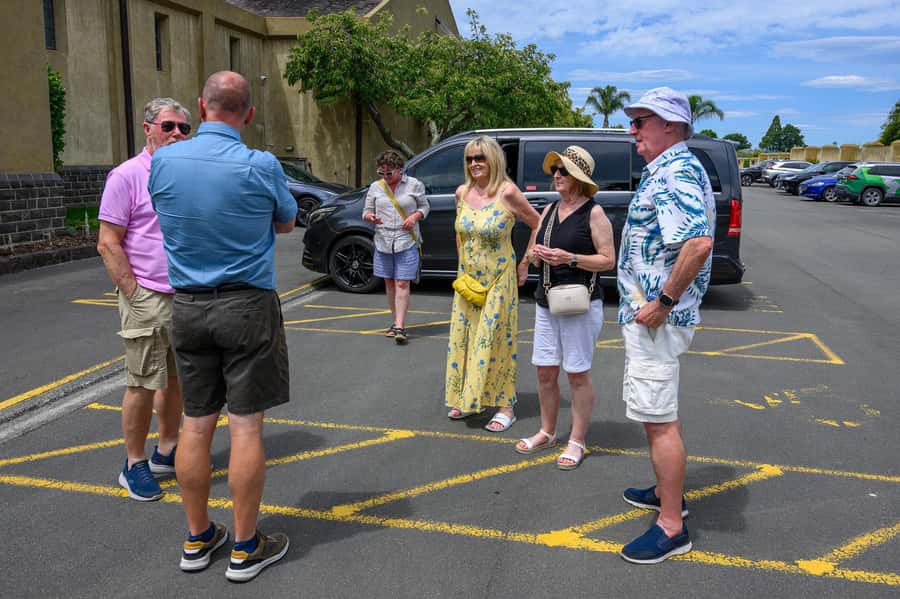 Hawkes Bay: Half-Day Wine Tour with Tastings and Cheeseboard - The first 45-minute winery tasting