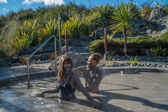Hell's Gate Mud Bath & Spas - Rinsing off before the sulfur spa