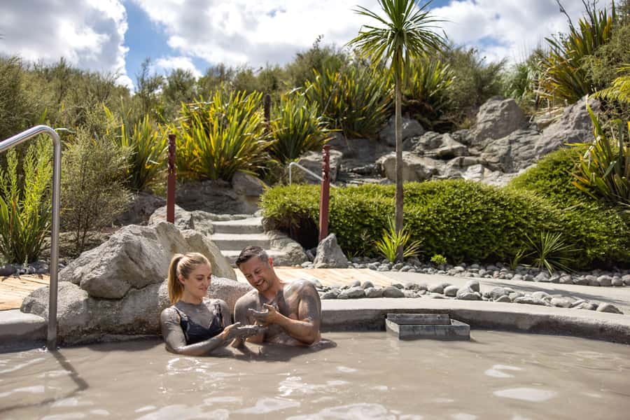 HELL'S GATE Mud Spa, Rotorua - Group Day Tour Ex Auckland - The road to Rotorua and shared transport