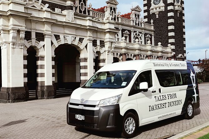 Heritage City and Larnach Castle Van tour with Historian Guide - Starting with the University of Otago