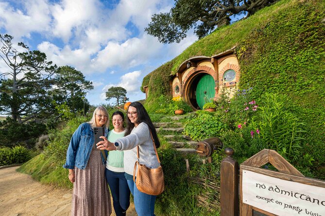 Hobbiton and Waitomo Caves Small Tour from Auckland - Key points before you book