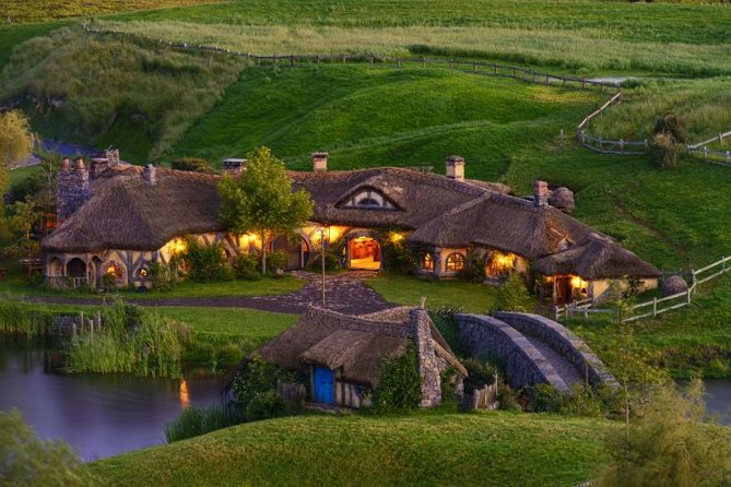 Hobbiton Movie Set Small Group Fully Guided Day Tour from Auckland - The Auckland to Hobbiton journey