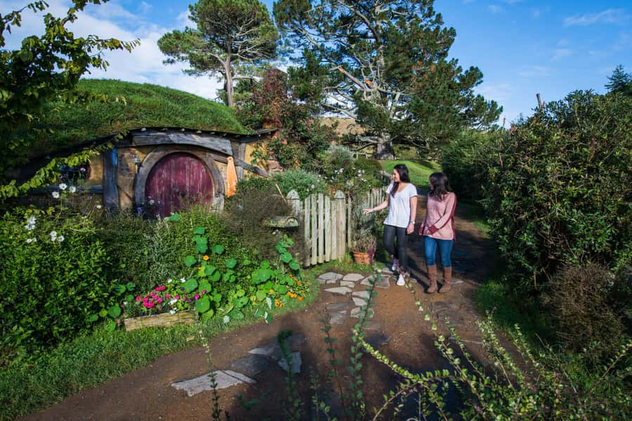 Hobbiton Movie Set & Te Puia Geothermal Valley Private Tour - Key points at a glance