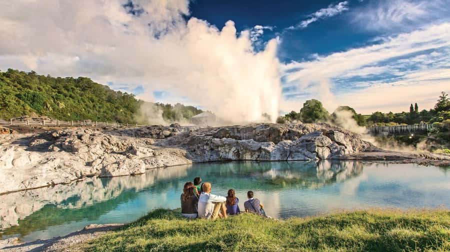 Hobbiton Movie Set & Te Puia Geothermal Valley Private Tour - Rotorua’s geothermal ground at Te Puia