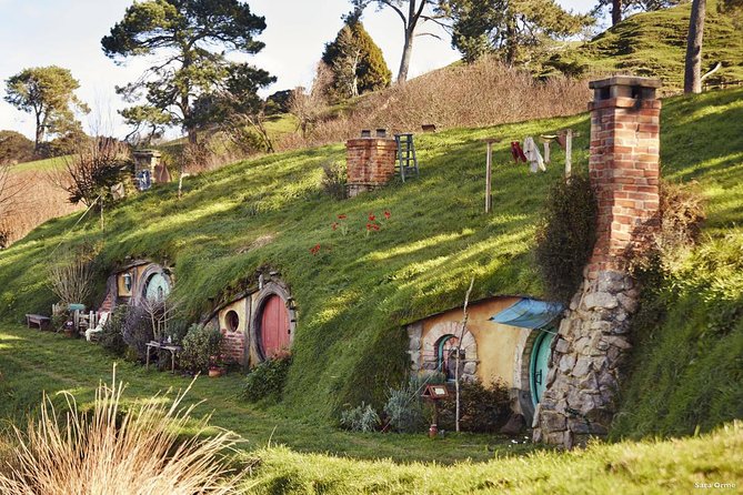 Hobbiton Movie Set tour & Glowworm Cave day tour - Walking through Hobbiton for 2.5 hours