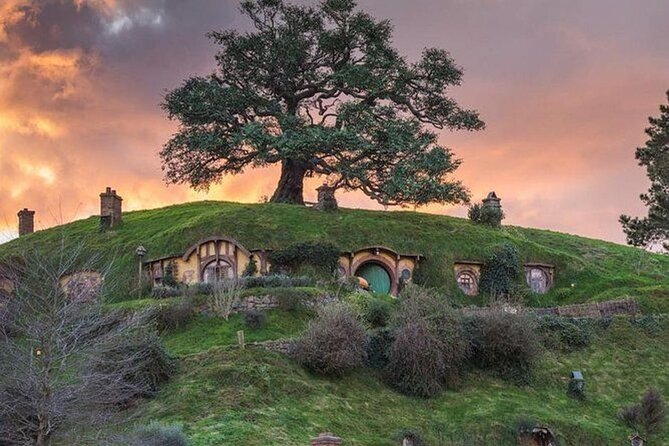 Hobbiton Movie Set Tour to Blue Springs and Mineral Spa - Leaving Auckland at 7:00 am