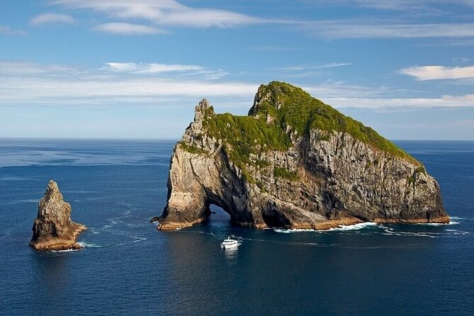 Hobbiton Movie Set Tour with lunch from Auckland - The Green Dragon Inn and included drink