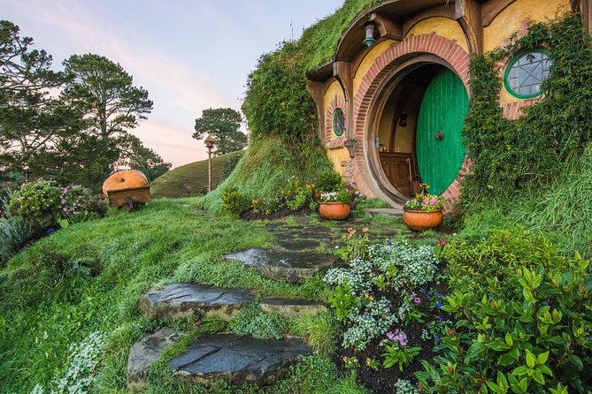 Hobbiton™ Movie Set Walking Tour from Shires Rest - The 12-acre walk through Hobbiton
