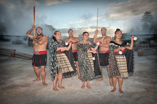Hobbiton & Rotorua Living Māori Village Private Tour Ex-Auckland - Experiencing Whakarewarewa Living Māori Village