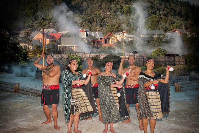 Hobbiton & Rotorua Living Māori Village Private Tour Ex-Auckland - Timing, walking, and weather advice