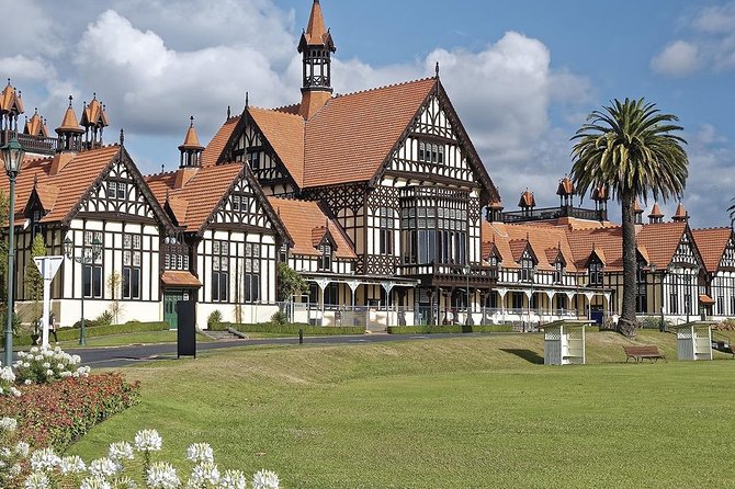 Hobbiton & Rotorua Small Group Day Tour inc Te Puia from Auckland - Te Puia: geysers, Māori culture, and hot ground