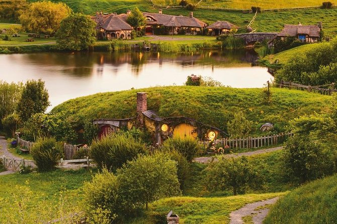 Hobbiton & Waitomo Caves Guided Day Trip from Auckland incl lunch - The return through Waikato country