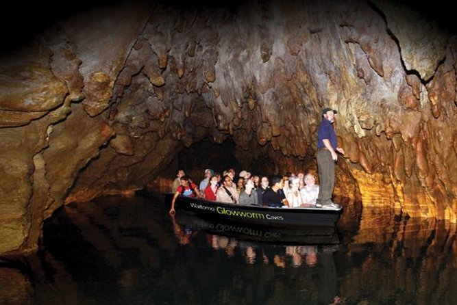 Hobbiton & Waitomo Caves Guided Tour from Auckland with Lunch - Lunch after the caves