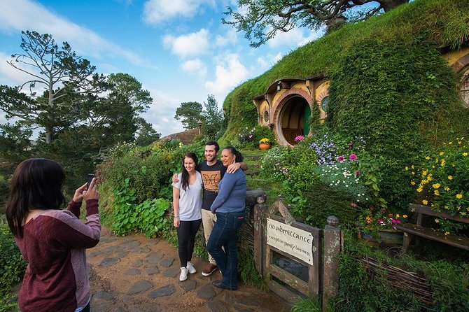 Hobbiton & Waitomo Caves Small-Group Tour W Lunch from Auckland - Hobbiton: a movie set with surprising staying power
