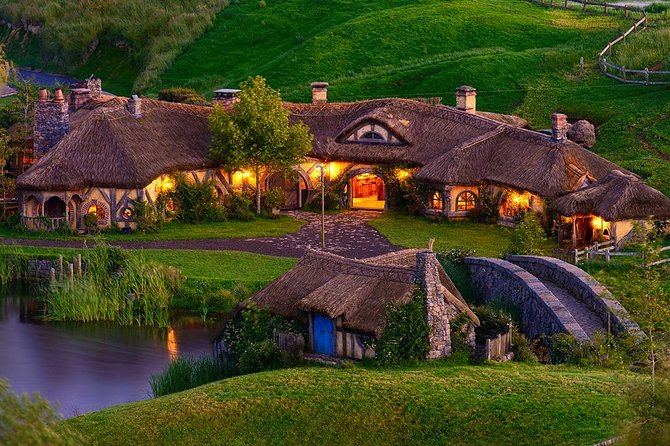 Hobbiton & Waitomo Caves Small-Group Tour W Lunch from Auckland - Waitomo and the glowworm caves