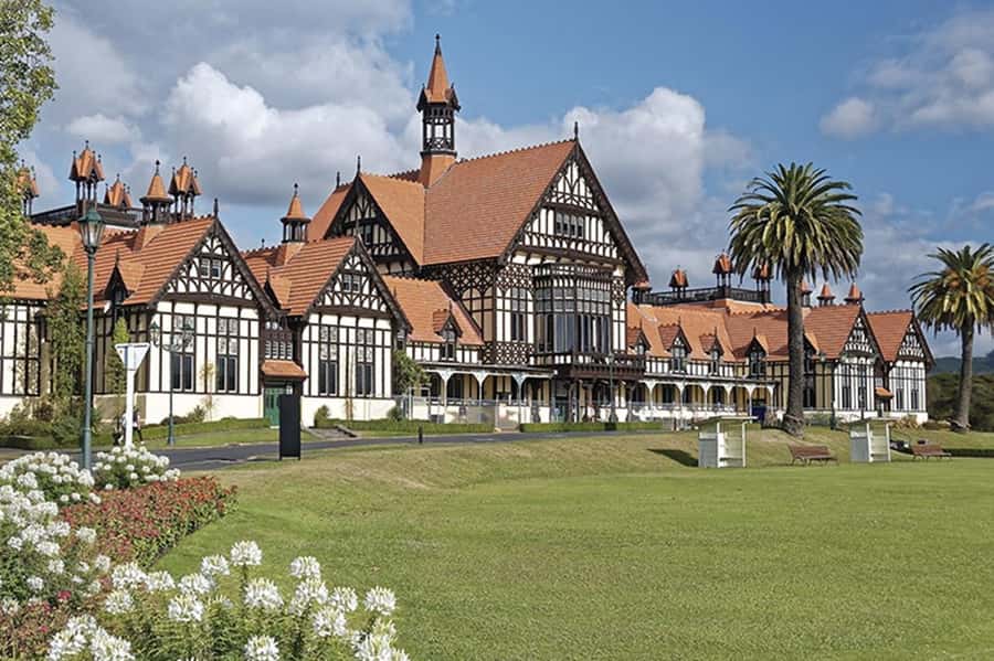 Hobbiton, Waitomo, Rotorua & Taupo 2-Day Tour from Auckland - Hamilton Gardens breaks up the return trip