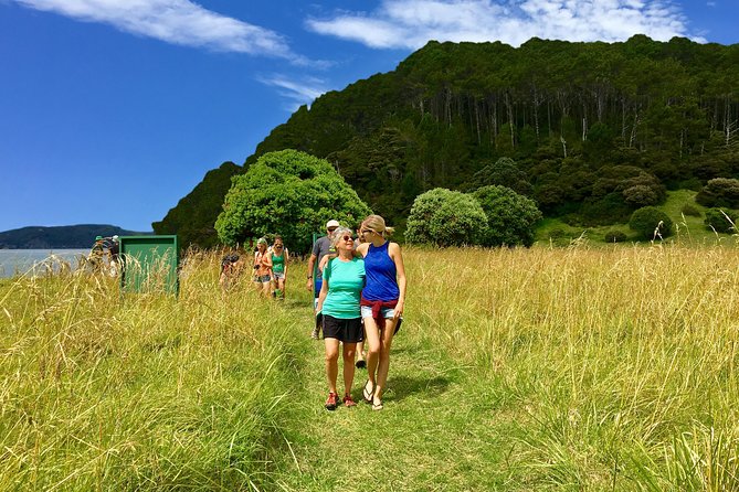 Hole in the Rock Cruise & Island Tour - with two island stopovers - Who gets the best value from this tour