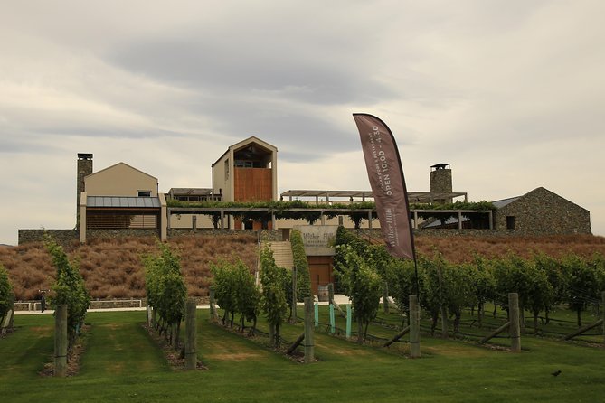 Hop on Hop off Wine Tours Marlborough - Pick a vineyard lunch instead of chasing every cellar door