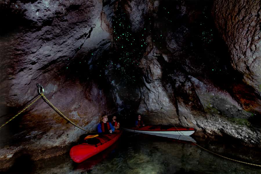 Hot Pools Kayak & Evening Barbecue - Crossing scenic Lake Rotoiti by kayak