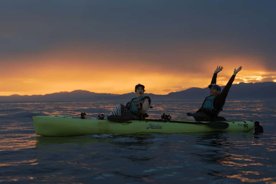 Kaikōura: Kayak Sunset Tour with Seal Sightings - Pedaling along the peninsula