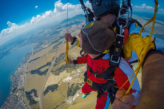 Lake Taupo 12,000-Foot Tandem Skydiving - What the $209.75 price includes