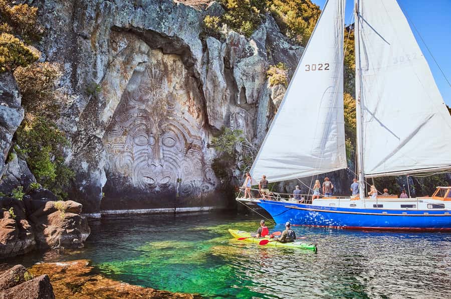 Lake Taupo: Classical Sailing to the Māori Rock Carvings - Reaching the Māori Rock Carvings