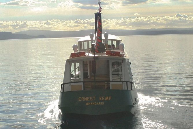 Lake Taupō Māori Rock Carvings Scenic Cruise aboard Ernest Kemp - Complimentary drinks, snacks, and WiFi