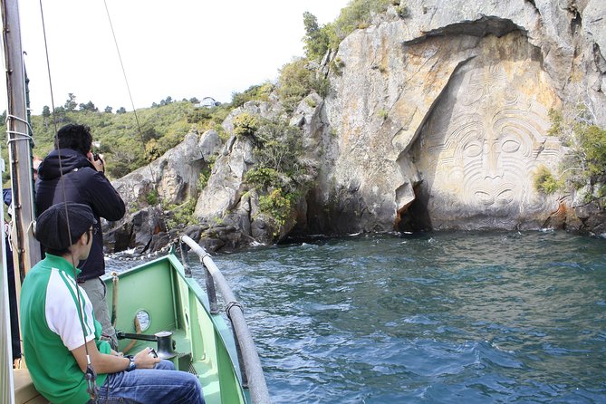 Lake Taupō Māori Rock Carvings Scenic Cruise aboard Ernest Kemp - Commentary from the skipper and crew
