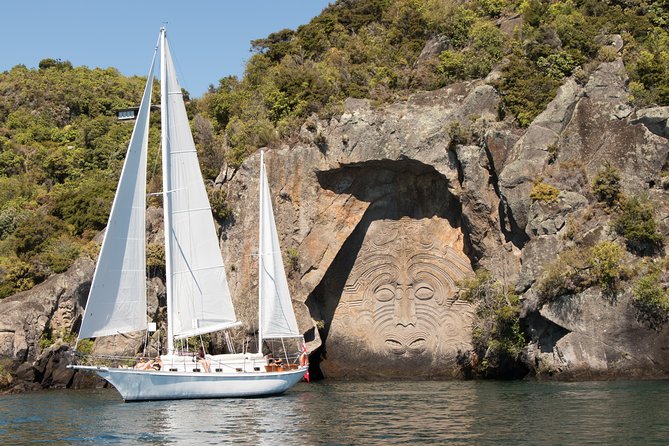 Lake Taupō Private Day Tour from Auckland to Māori Rock Carvings - Key points at a glance