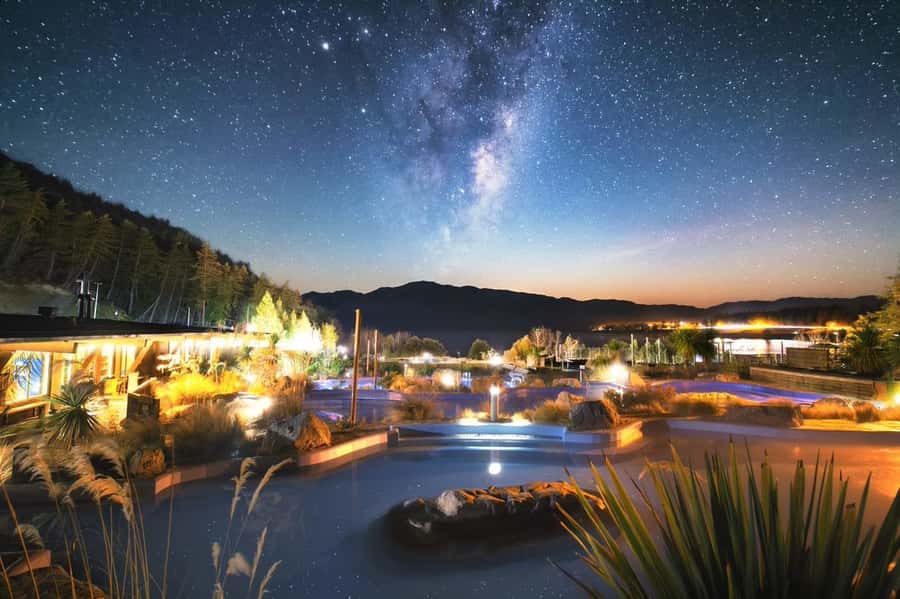 Lake Tekapo: 1.5-Hour Hot Pools & Stargazing Experience - Timing, age rules, and practical details