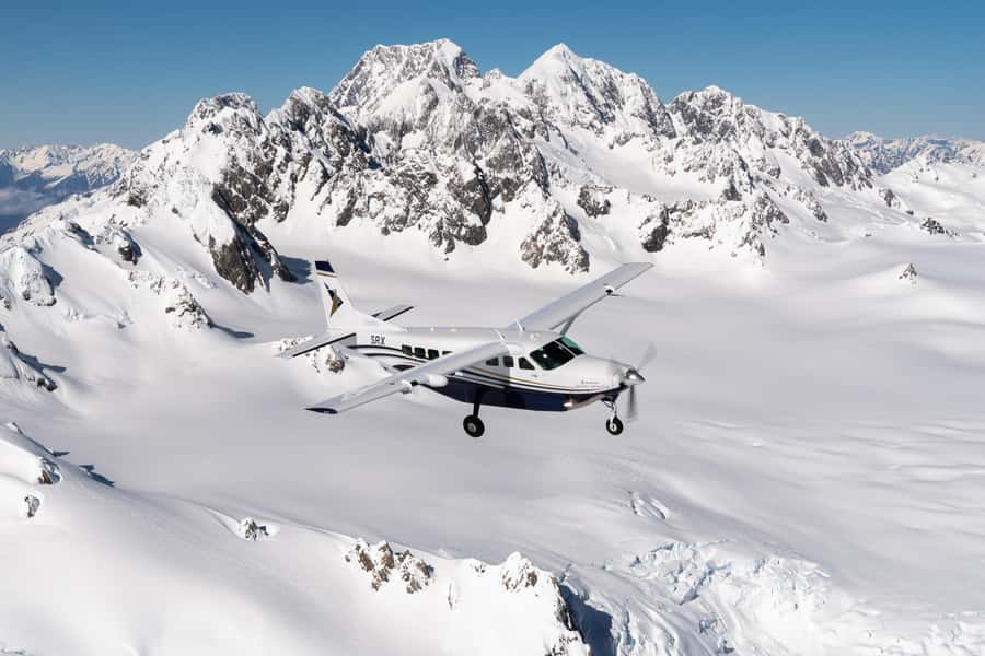 Lake Tekapo: 50-Minute Mount Cook and Beyond Scenic Flight - Taking off from Lake Tekapo Aerodrome