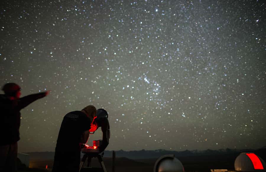 Lake Tekapo: Mountaintop Stargazing at Mount John Summit - Telescopes bring the sky closer, with realistic expectations
