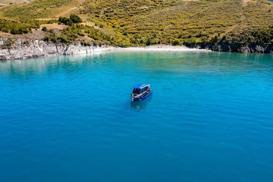 Lake Wakatipu: 3 Hour Fishing Adventure by Boat - Quiet water and big mountain views