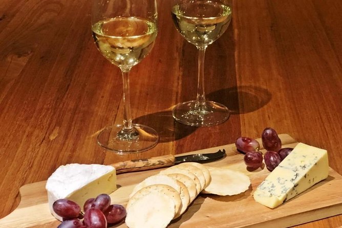Lake Wanaka 1-Hour Cruise Including Wine and Cheese - Key things to know before you book