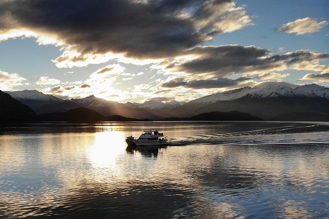 Lake Wanaka 1-Hour Cruise Including Wine and Cheese - Practical advice for getting more from the hour