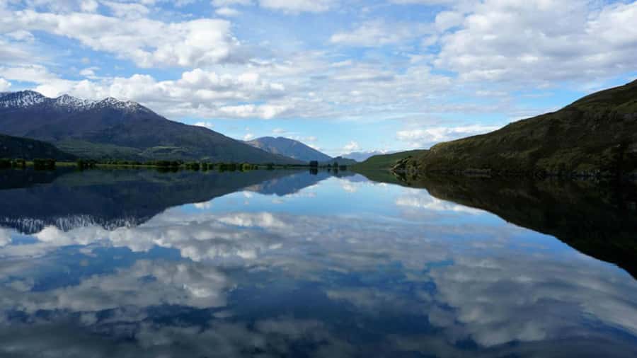 Lake Wanaka Happy Hour Cruise - Evening light and photo opportunities