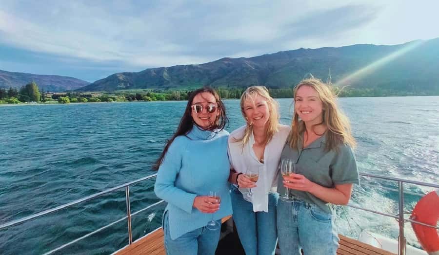 Lake Wanaka Happy Hour Cruise - What the one-hour route gives you